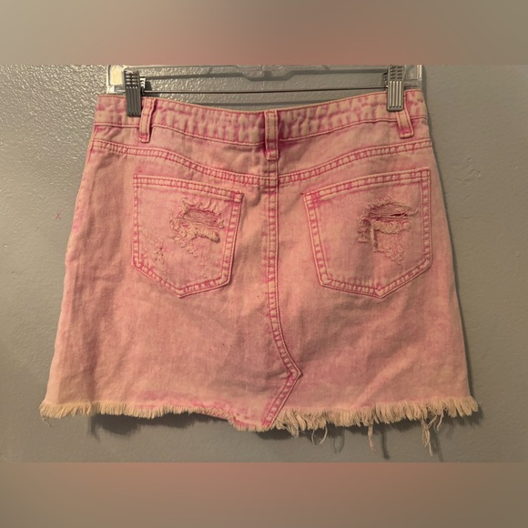 Signature 8 Women Pink Distressed Denim Skirt Medium - Picture 2 of 4